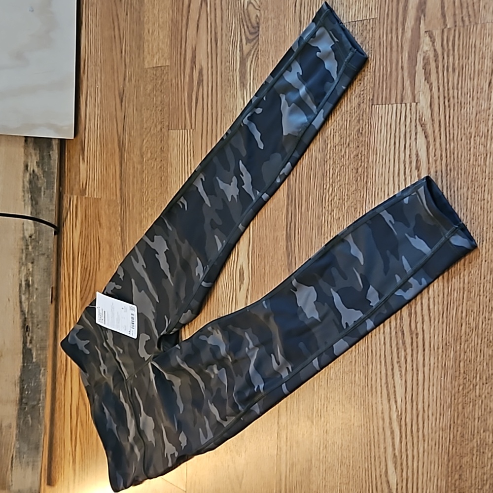 NWT- ATHLETA Ultimate camo 7/8 tight - high rise